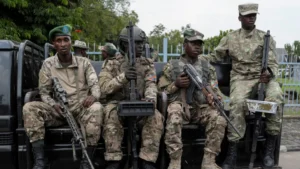 Les rebelles ont commencé à se retirer d’une ville clé de la RDC, selon les dirigeants.